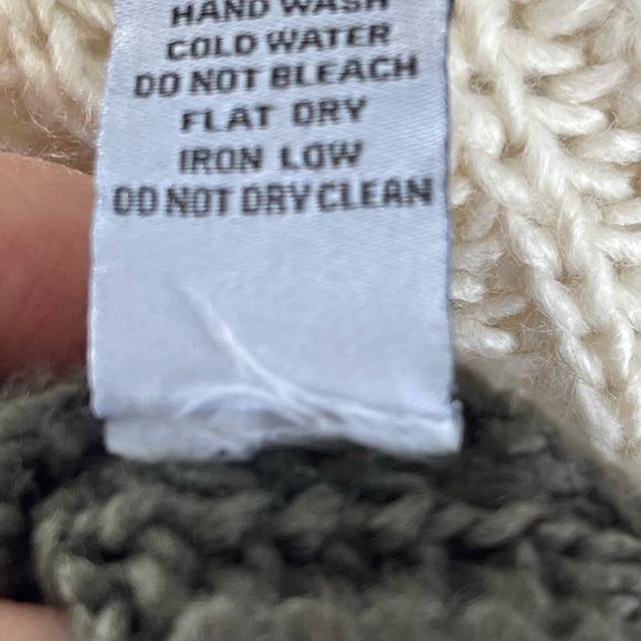 HYFVE Color Block Worn Look V-Neck Sweater Oversized XS. CLOSET CLEAR OUT! - Picture 6 of 7